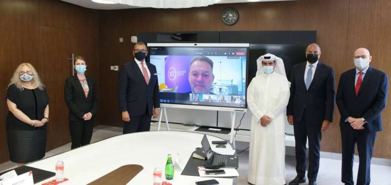 ستيفين كولينز وفادي قعوار وعبدالعزيز يعقوب البابطين وديف ديسلي وجيمس كليفرلي وبيلندا لويس وشيكا تيواري