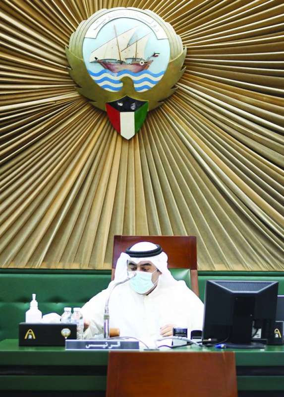 أسامة العتيبي مترئساً الجلسة