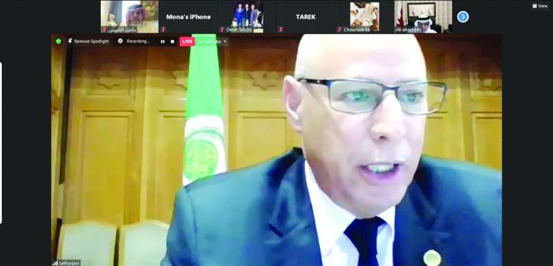 خطابي خلال مشاركته في الملتقى