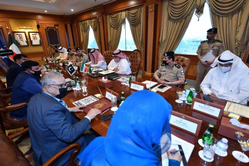 جانب من المباحثات 