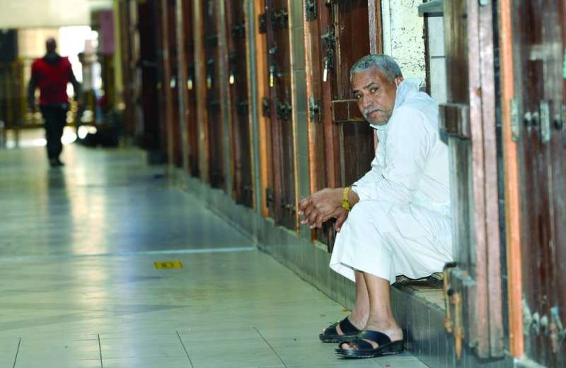 أحد شيّاب الوافدين ونظرة تحمل معاني كثيرة