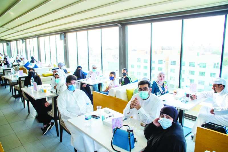 جانب من حضور الطلبة وذويهم للتكريم 