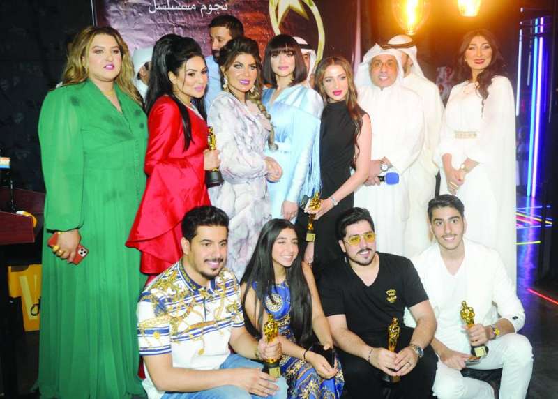 نجوم مسلسل «أمينة حاف»	 (تصوير سعود سالم)