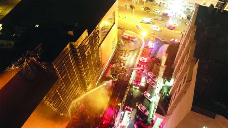 مكافحة من علو	(تصوير أسعد عبدالله)