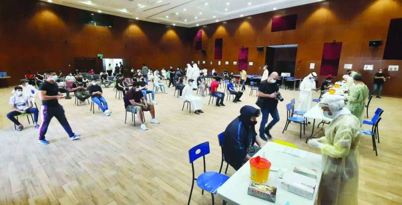 فحص الطلبة في مدرسة فلسطين بنين (تصوير أسعد عبدالله)