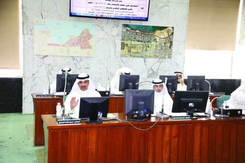 حمدي نصار بين زملائه الأعضاء