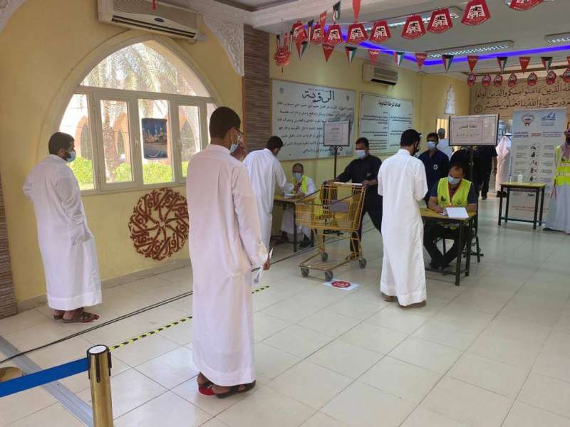 فحص حراري للطلبة قبل الدخول