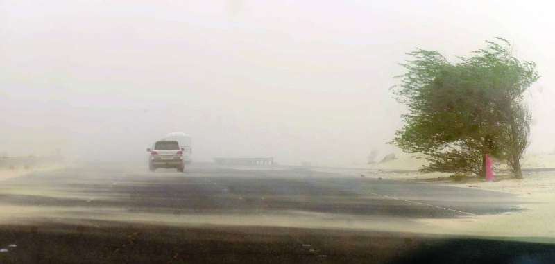 
الرؤية منعدمة في الطرق الخارجية 	(تصوير سعود سالم)
