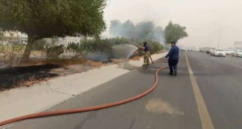 فرق الإطفاء تخمد الحريق