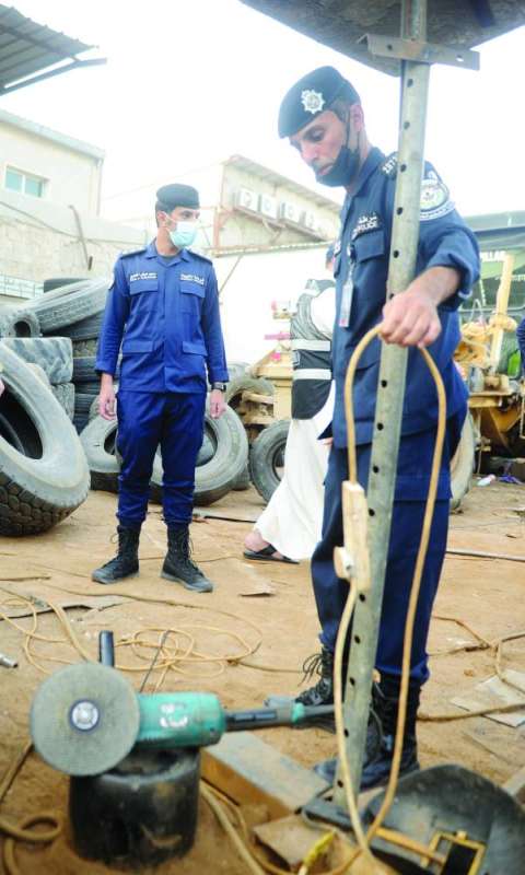 مقبس كهرباء خارج المحلات