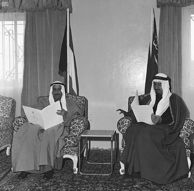 الشيخ صباح السالم مع الملك خالد بن عبدالعزيز
