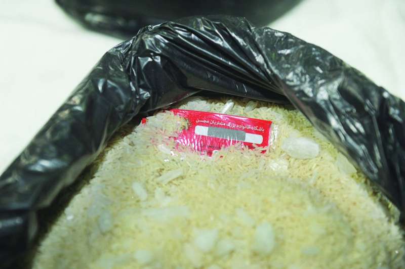 
 العيش الإيراني المضبوط في الشويخ	 (تصوير سعود سالم)