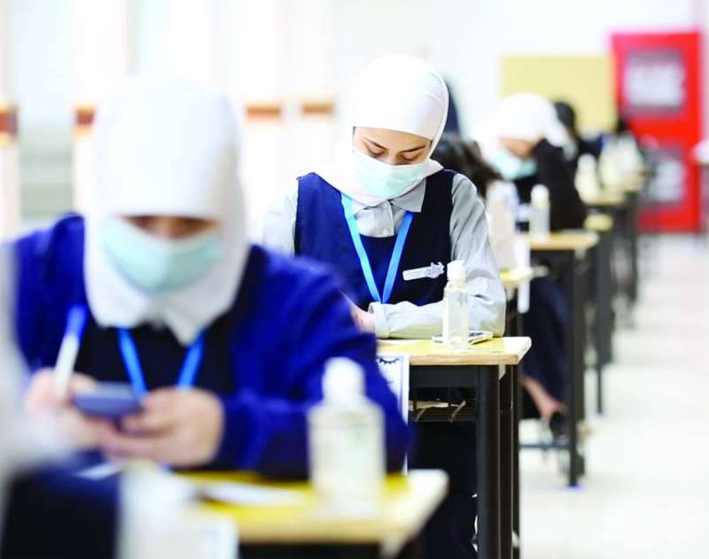 
طالبات في اختبار القرآن الكريم
