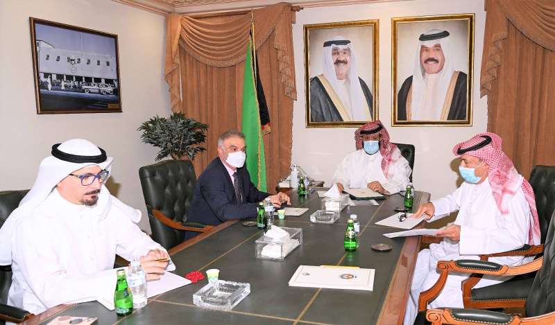 الخالد وتقي خلال الاجتماع