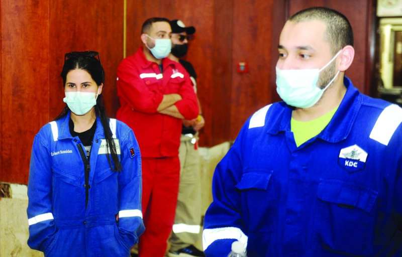 مشاركة نسائية من العاملات في القطاع النفطي الخاص