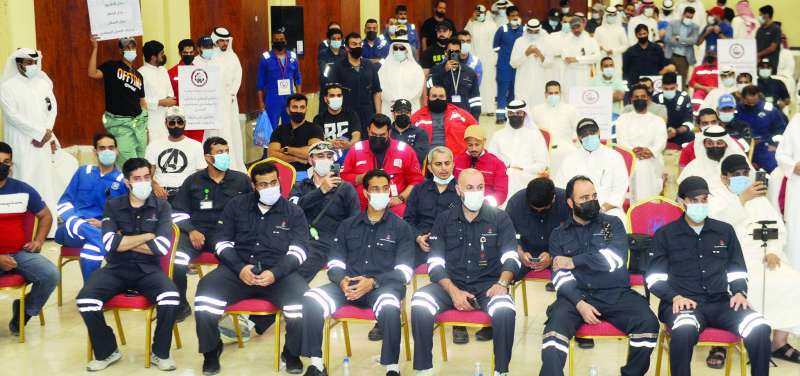 جانب من الاعتصام في صالة اتحاد البترول 		(تصوير سعود سالم)