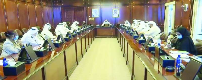 المنفوحي مترئساً اجتماع لجنة الاشتراطات أمس 