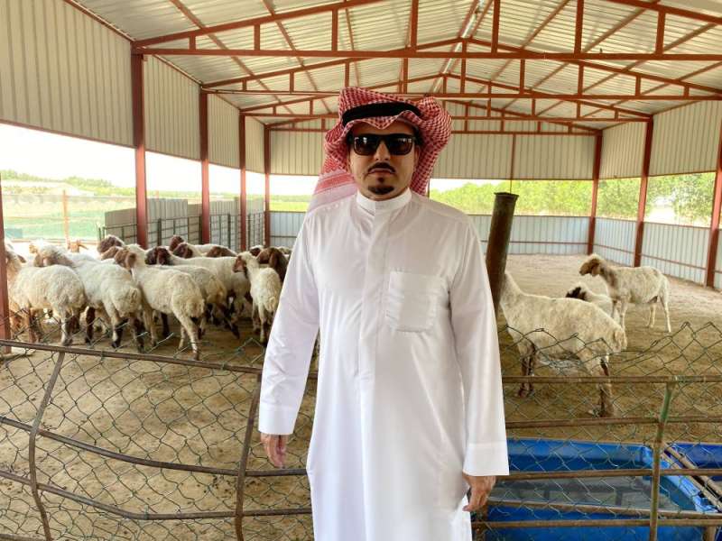 مختار العبدلي في مزرعته