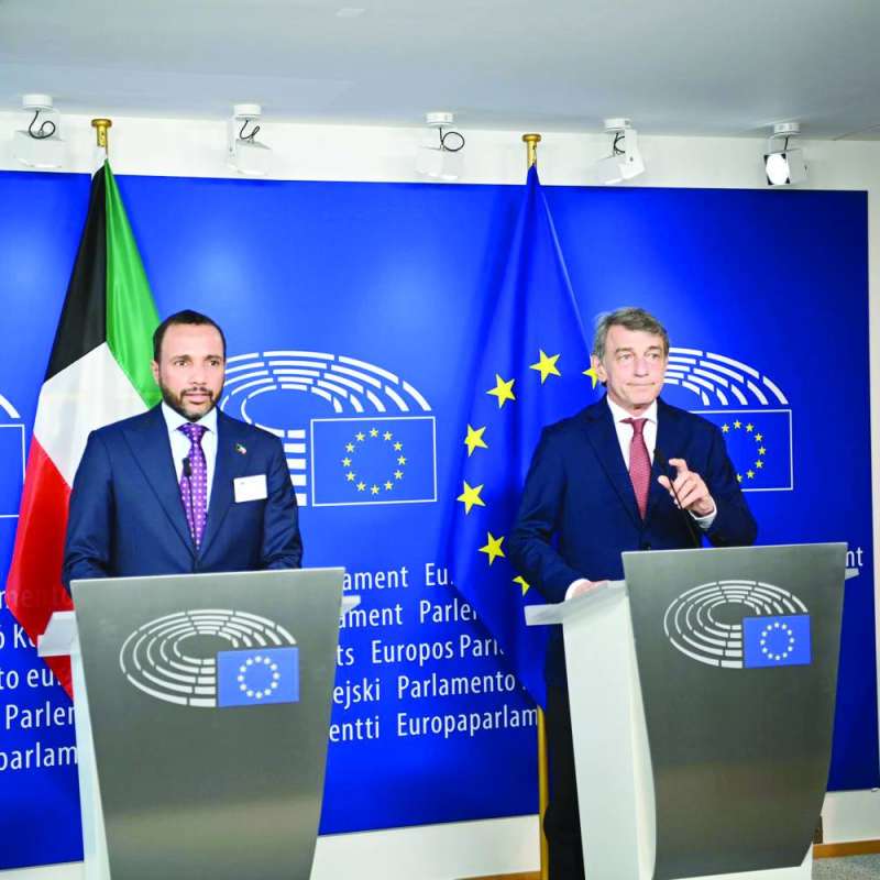 الغانم وساسولي في المؤتمر الصحافي
