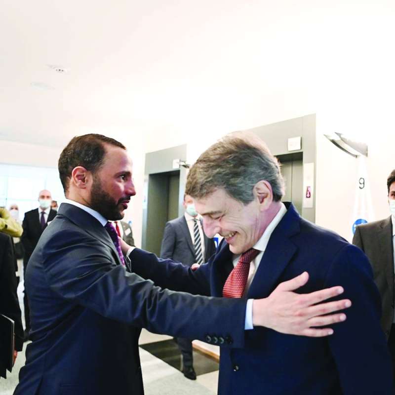 الغانم وساسولي بعد انتهاء المباحثات