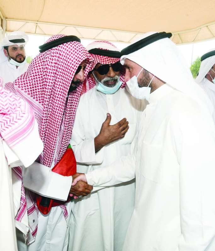 
الغانم يعزي ذوي الشهيد