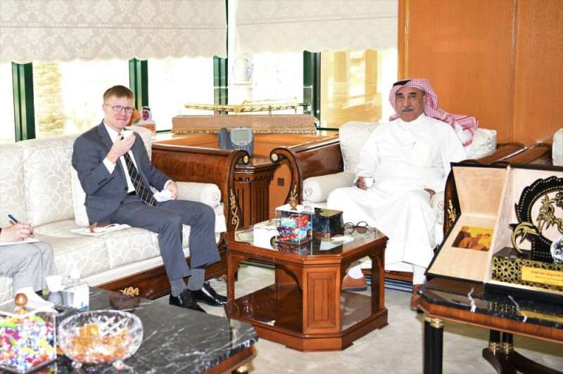 اليوسف خلال استقباله فيتزجيرالد 