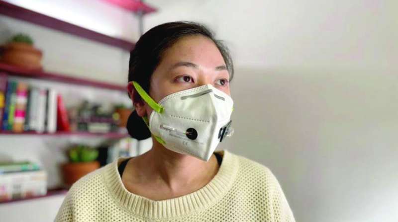 القناع يحتوي على جهاز استشعار صغير لتشخيص الفيروس
