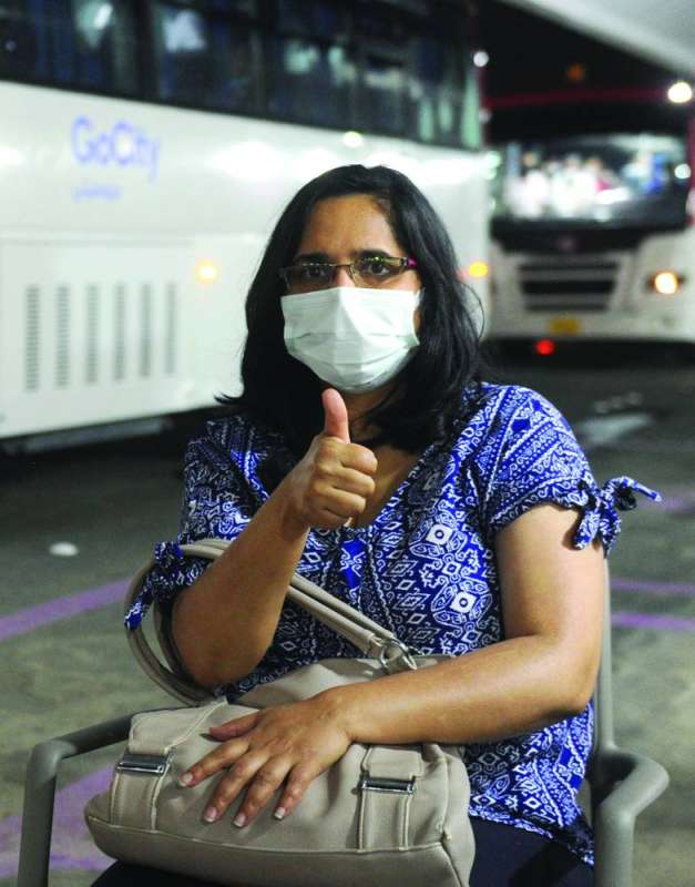 موظفة بعد أخذ اللقاح 