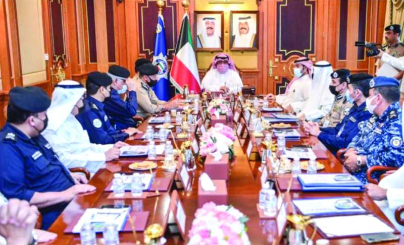 وزير الداخلية مترئساً الاجتماع