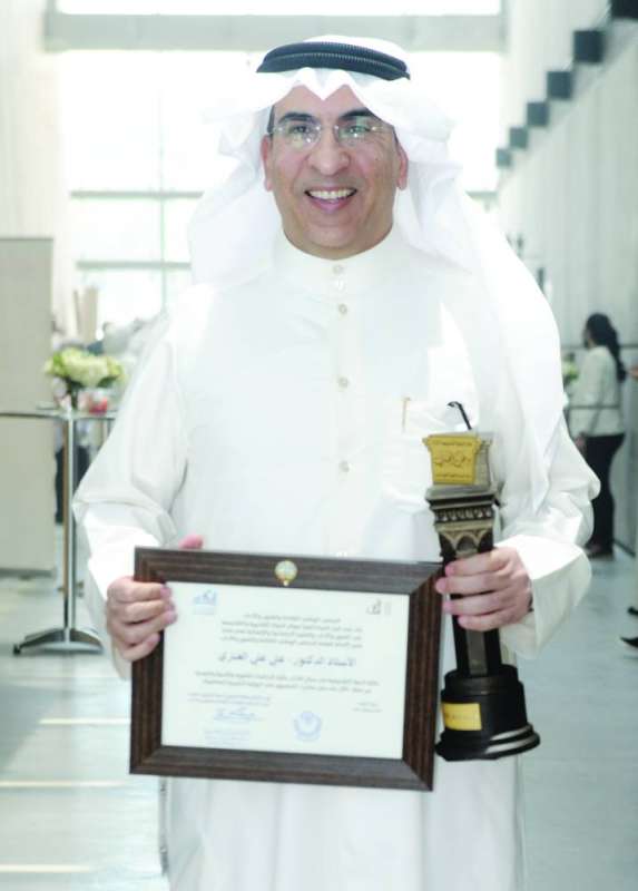 تكريم الدكتور علي العنزي
