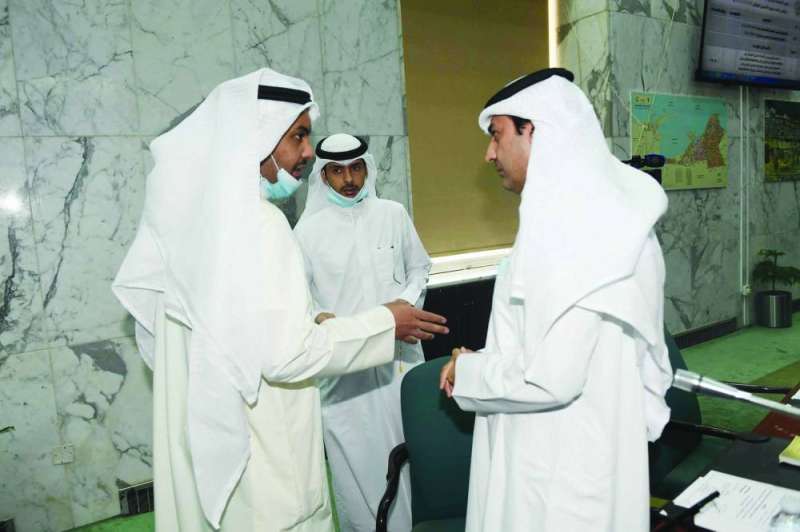 حوار بين عبدالعزيز المعجل وعلي بن ساير وحمد المدلج
