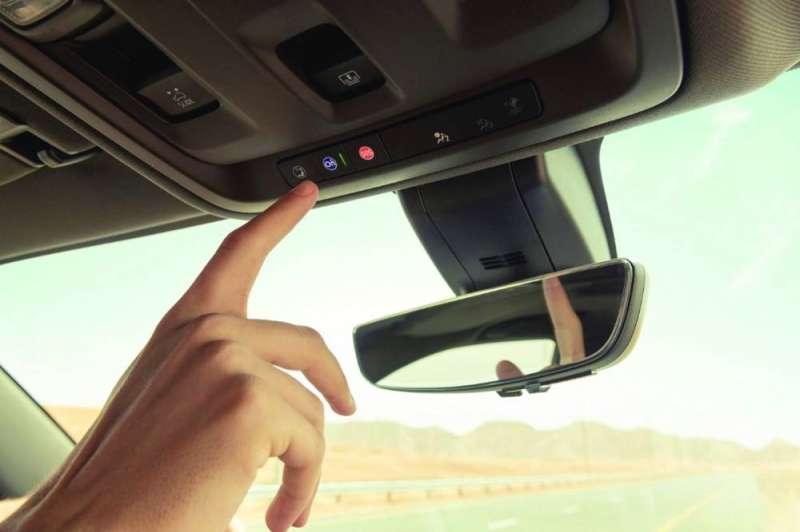 تقنيات ذكية داخل السيارة