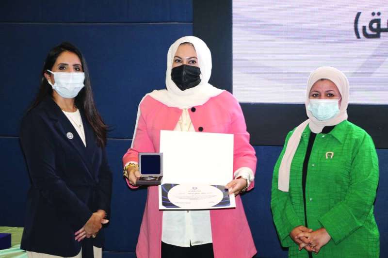 تكريم إحدى الفائزات