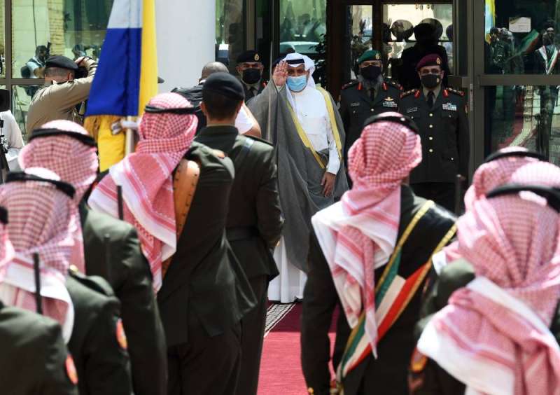 الشيخ حمد جابر العلي خلال حفل تخريج دورة القيادة والأركان (تصوير أسعد عبدالله)