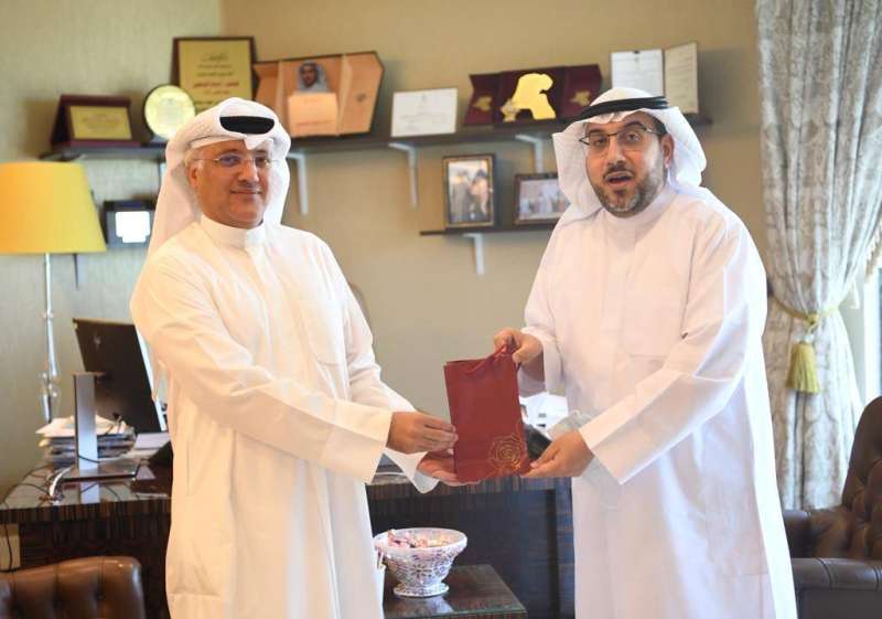 الشاهين والفيلي 