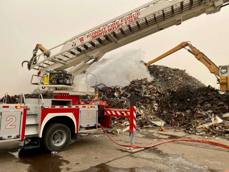 إخماد حريق المصنع