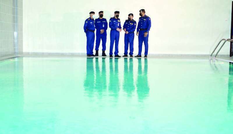 ...خلال تفقد حوض السباحة