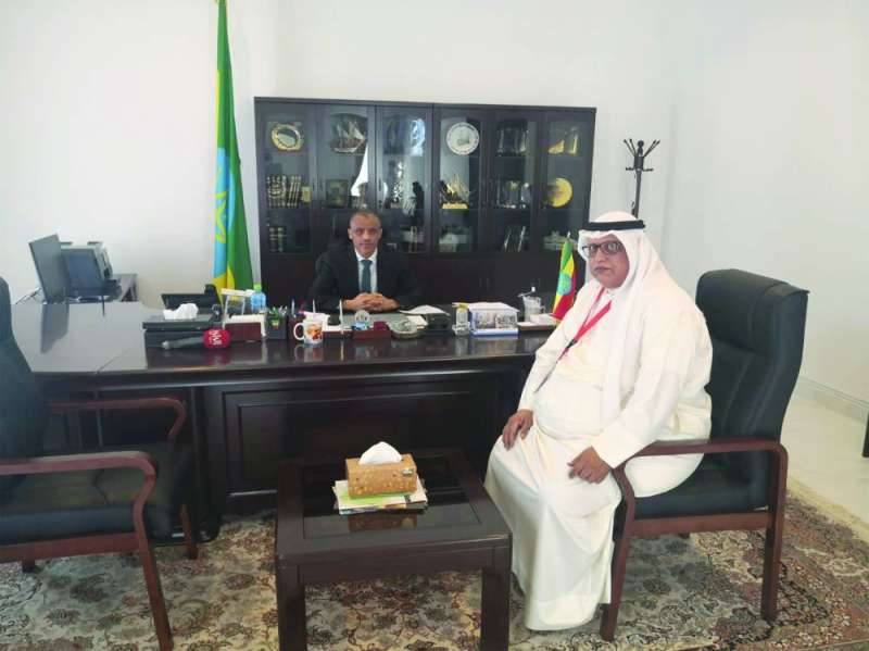 السفير تاجو متحدثاً للزميل خالد الشرقاوي

