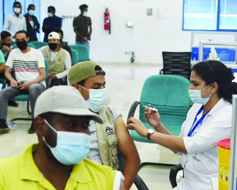 تطعيم العاملين في شركة «بيبسي»