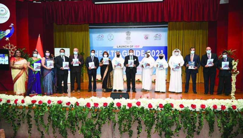 الأطباء يشاركون في إطلاق الدليل الصحي لعام 2021
