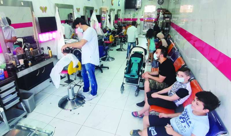 الأطفال الأكثر إقبالاً على الصالونات 	(تصوير أسعد عبدالله)
