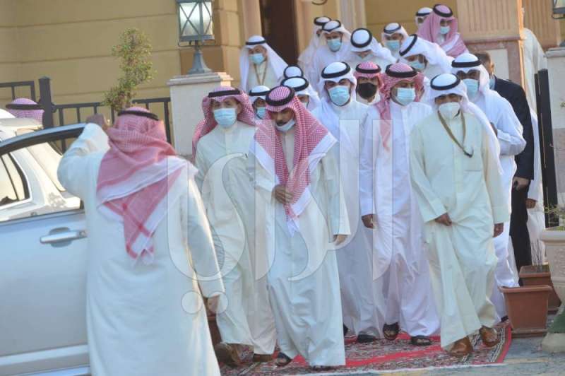 سمو الأمير مغادراً مسجد بلال بن رباح عقب أداء صلاة العيد 