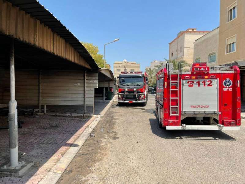 حريق 4 سيارات ودراجة نارية أمام منزل في «مبارك الكبير»
