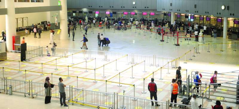 
إجراءات صحية عالية في صالات المغادرين