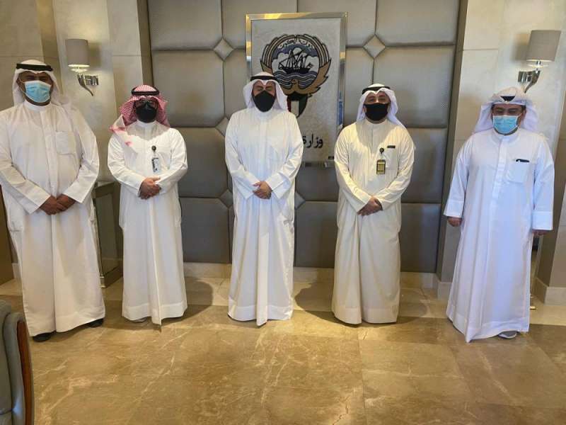 وفد الجمعية خلال زيارتهم لوزير الصحة