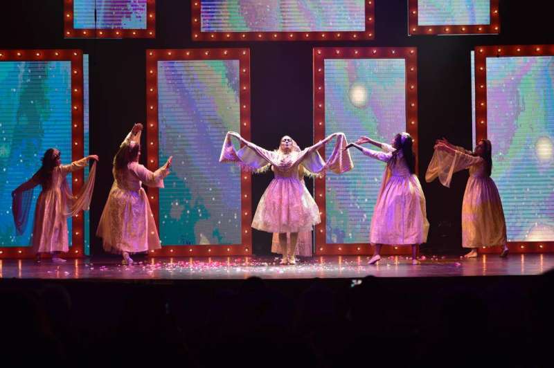 من عروض سابقة