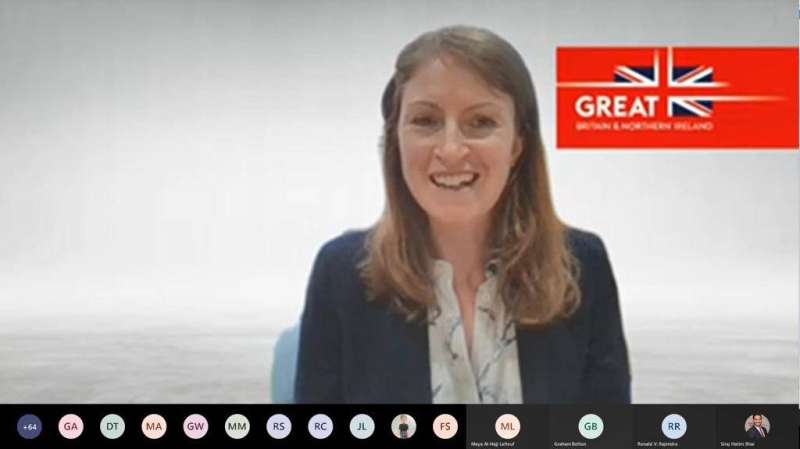 السفيرة البريطانية، بليندا لويس 