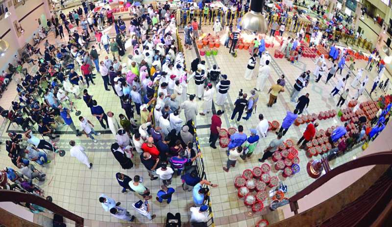 الحياة تعود لمزاد سوق شرق	(تصوير نايف العقلة)
