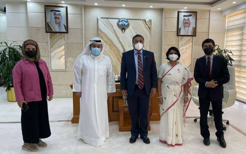 وكيل وزارة الصحة والسفير الهندي