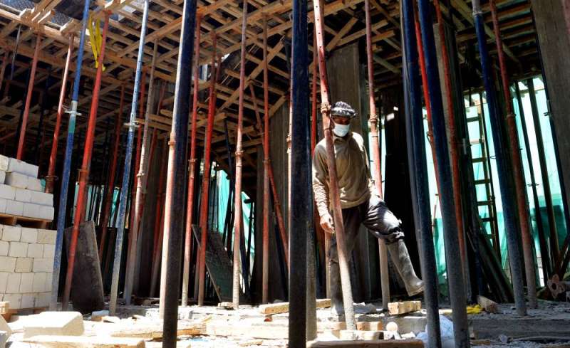 «القوى العاملة» المواطن يتحمل مسؤولية العمالة «المخالفة» في قسيمته
